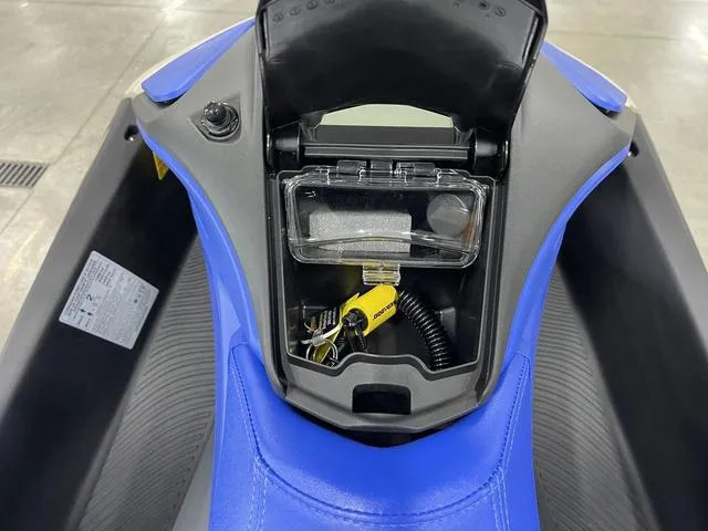 Slide: The Image of Sea-Doo Spark Trixx 2025 - 14