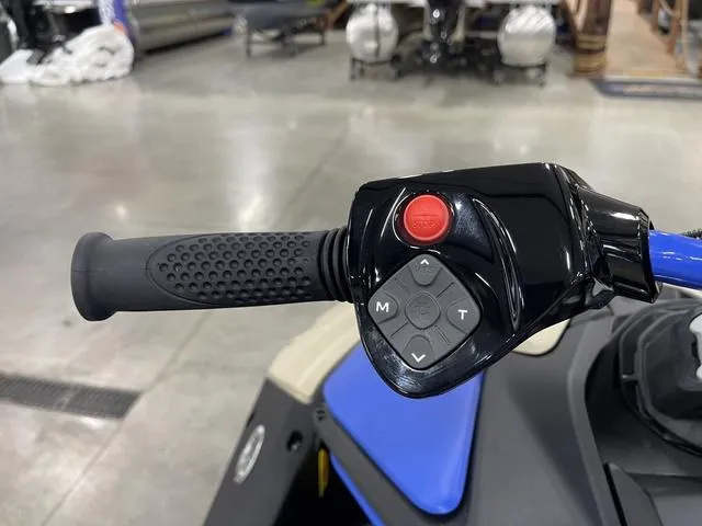 Slide: The Image of Sea-Doo Spark Trixx 2025 - 16