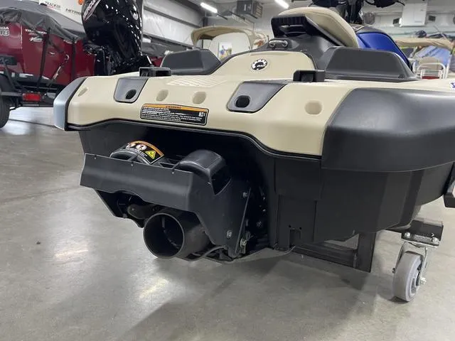 Slide: The Image of Sea-Doo Spark Trixx 2025 - 8