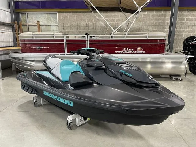 Slide: The Image of Sea-Doo GTR™ 230 BRP Premium Audio, iBR 2025 - 10