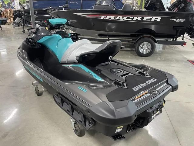 Slide: The Image of Sea-Doo GTR™ 230 BRP Premium Audio, iBR 2025 - 5
