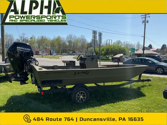 Slide: The Image of Lund Predator 1870 Jet 2025 - 1