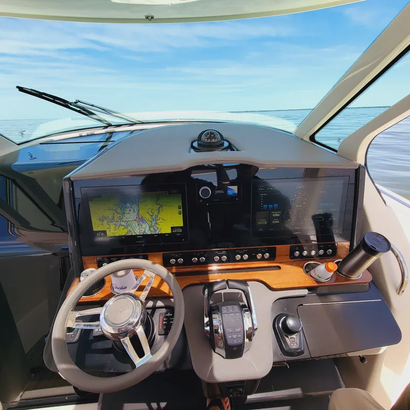 Slide: The Image of Tiara 38 LS 2021 - 56