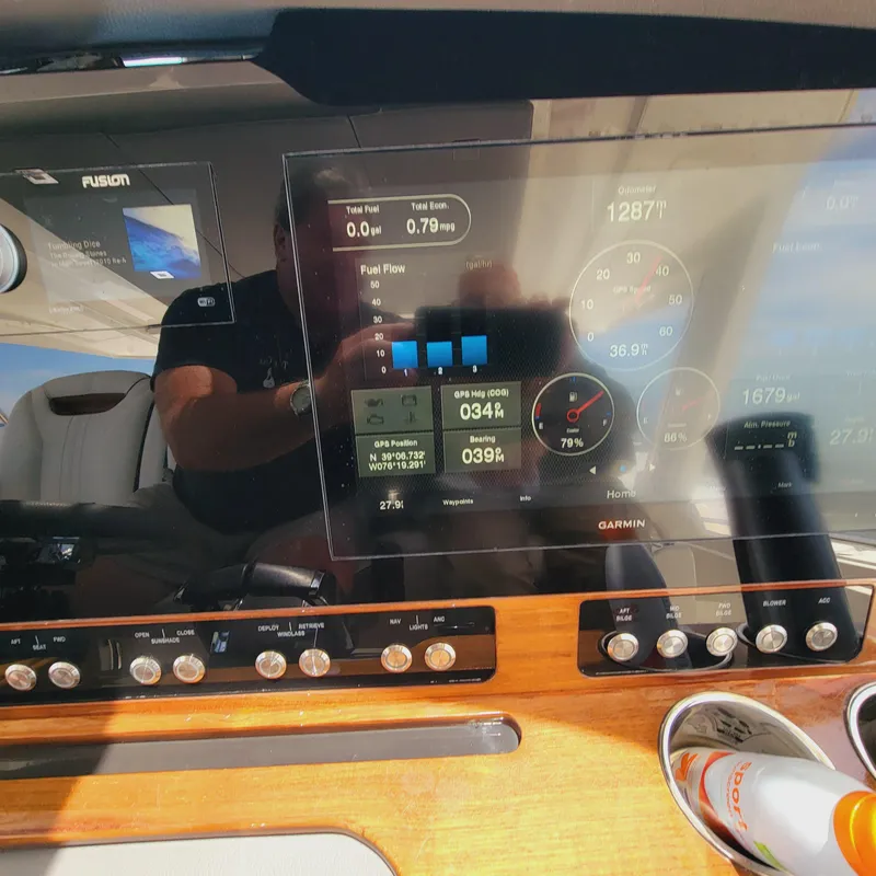 Slide: The Image of Tiara 38 LS 2021 - 59