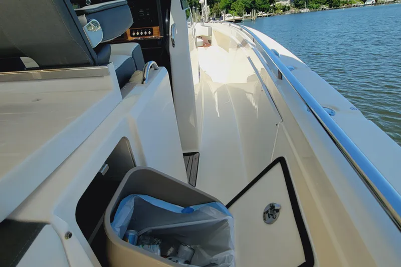 Slide: The Image of Tiara 38 LS 2021 - 72