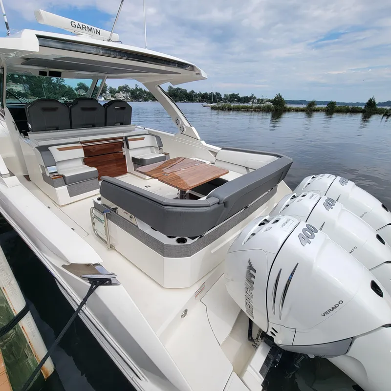 Slide: The Image of Tiara 38 LS 2021 - 87