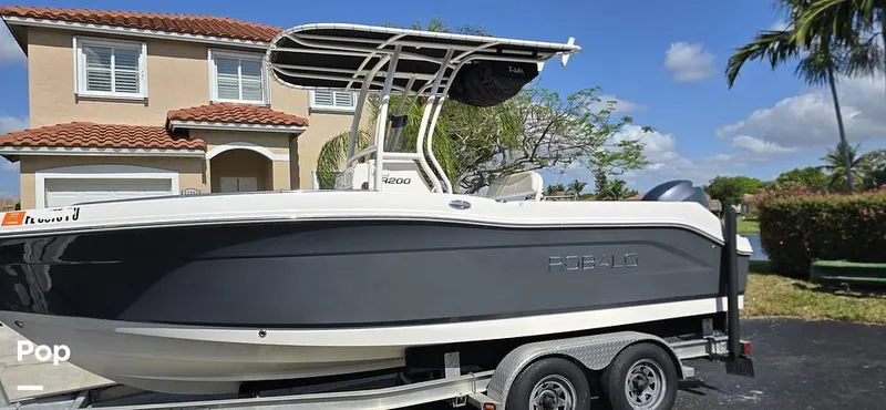 Slide: The Image of 2015 Robalo R200 for sale in Cutler Bay, FL - 3