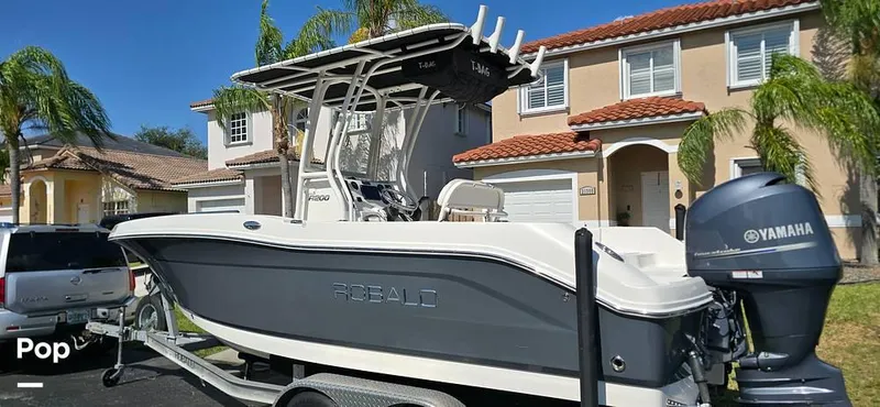 Slide: The Image of 2015 Robalo R200 for sale in Cutler Bay, FL - 4