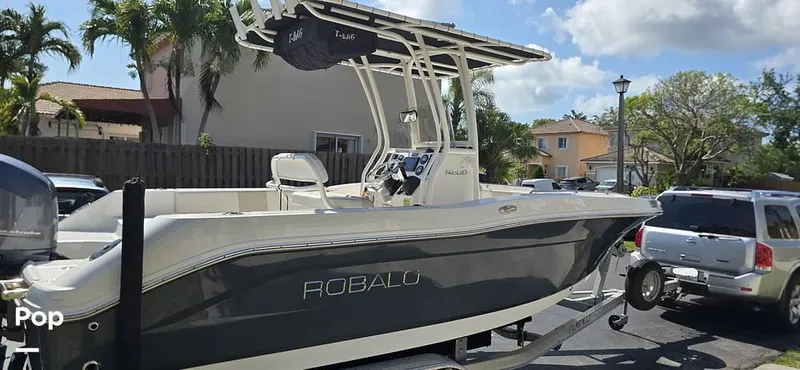 Slide: The Image of 2015 Robalo R200 for sale in Cutler Bay, FL - 5