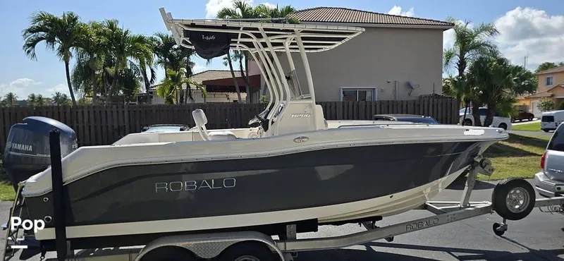 Slide: The Image of 2015 Robalo R200 for sale in Cutler Bay, FL - 9