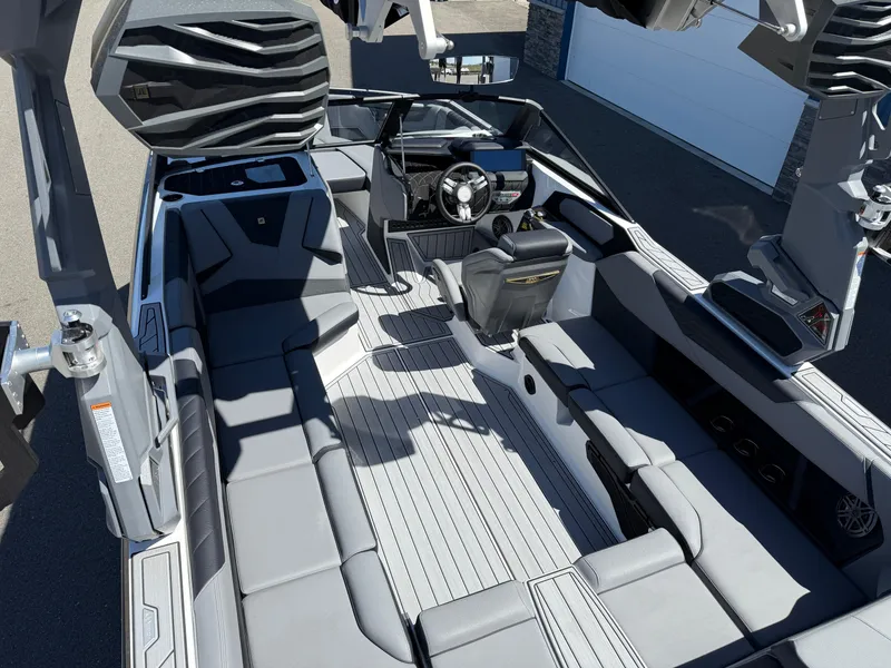 Slide: The Image of Nautique S23 2025 - 10