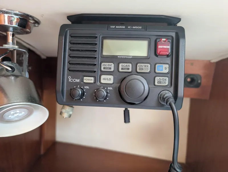 Slide: The Image of VHF marine radio on 1998 Caliber 40 LRC yacht, featuring Icom IC-M502 model. - 28