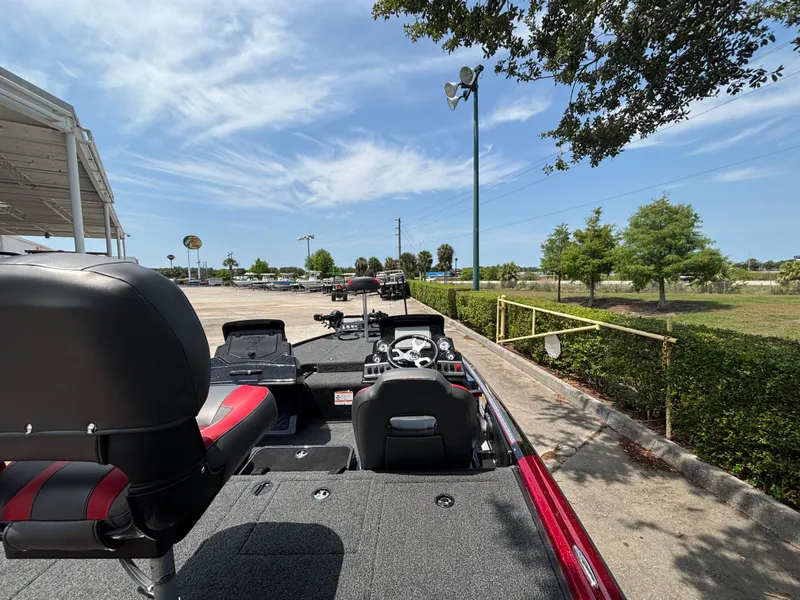 Slide: The Image of 2025 Nitro Z19 Pro boat parked outdoors under a clear blue sky. - 4