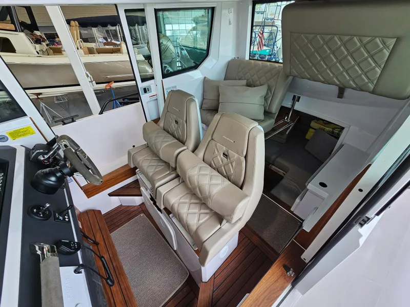 Slide: The Image of Axopar 28 CABIN 2023 - 10