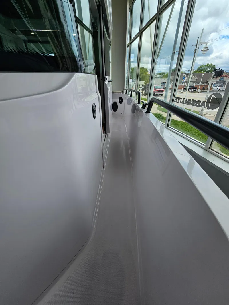 Slide: The Image of Axopar 28 CABIN 2023 - 12