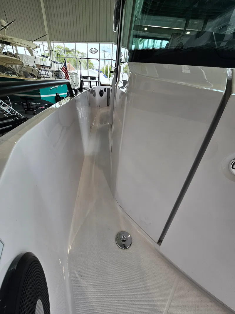 Slide: The Image of Axopar 28 CABIN 2023 - 13