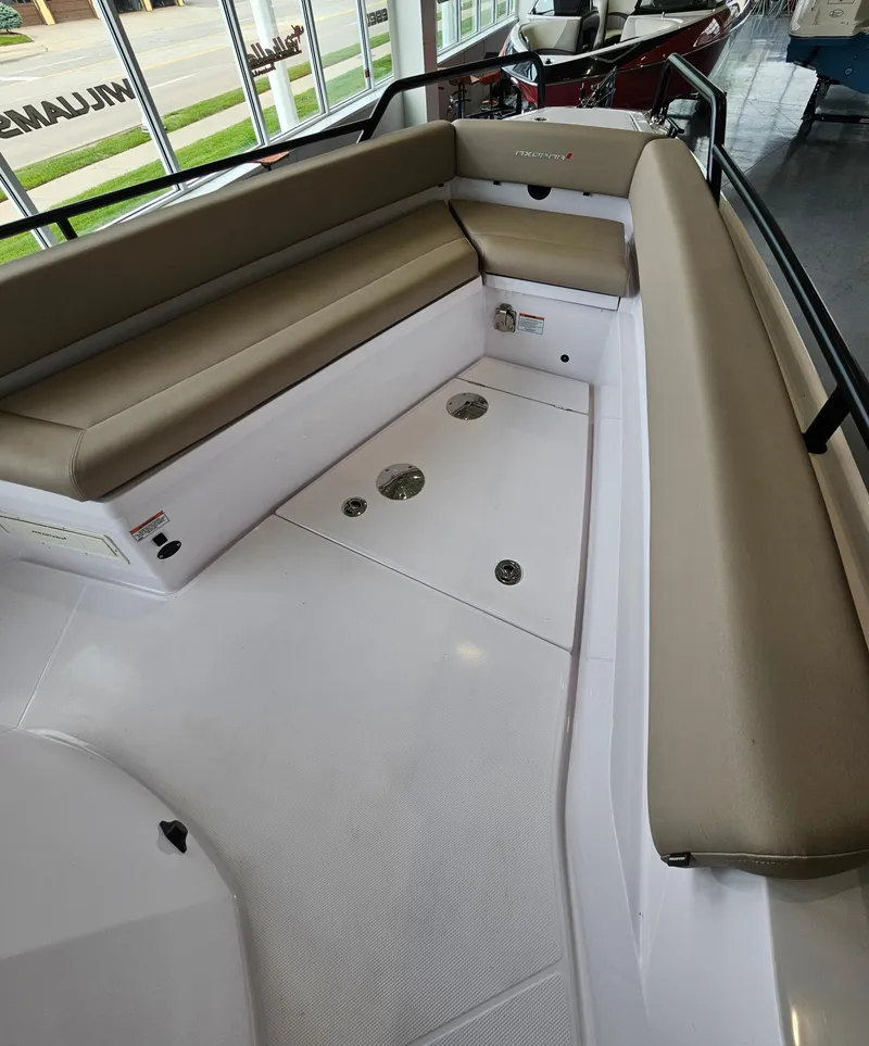 Slide: The Image of Axopar 28 CABIN 2023 - 17