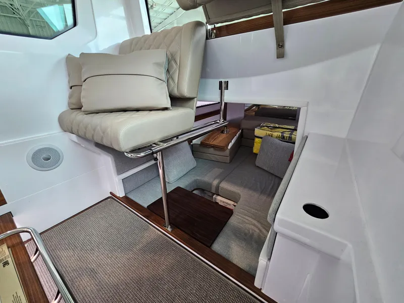 Slide: The Image of Axopar 28 CABIN 2023 - 3