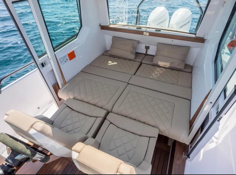 Slide: The Image of Axopar 28 CABIN 2023 - 4