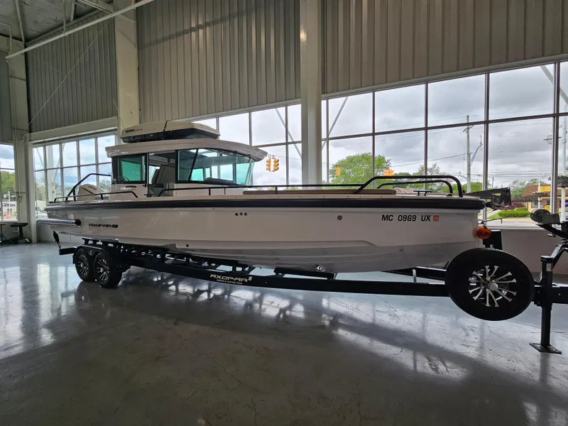 Slide: The Image of Axopar 28 CABIN 2023 - 5