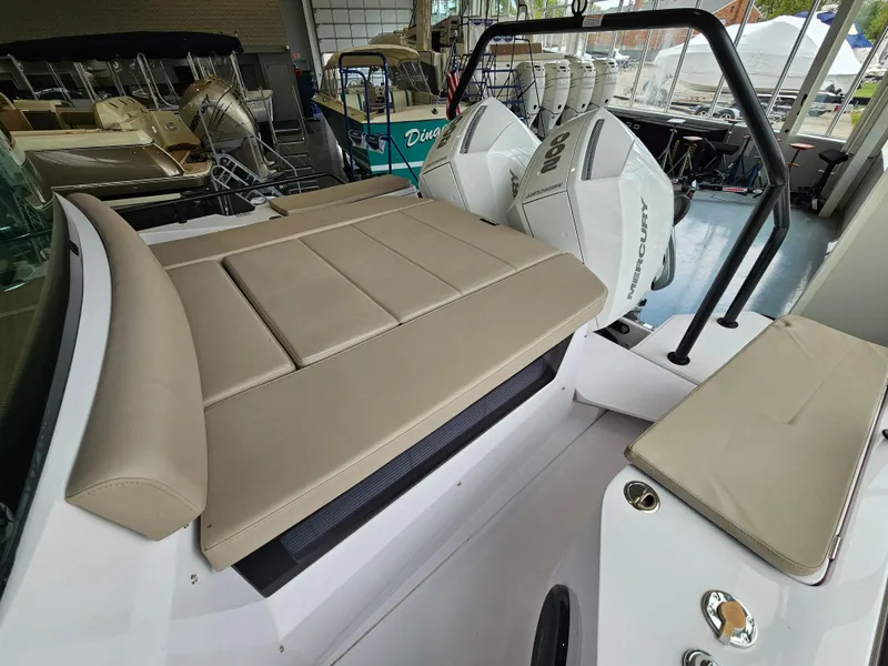 Slide: The Image of Axopar 28 CABIN 2023 - 9