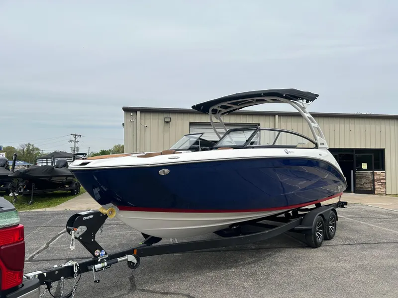Slide: The Image of 2025 Yamaha Boats 252SE on trailer, parked outside a building. - 3