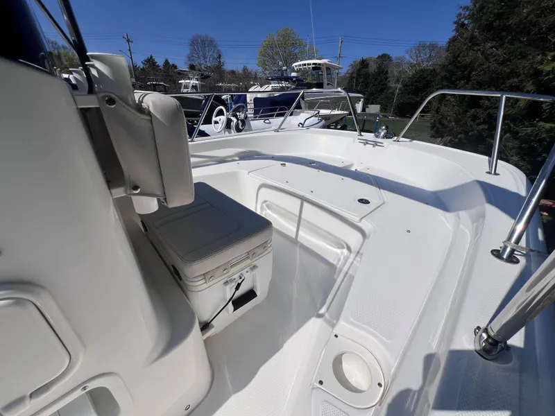 Slide: The Image of Boston Whaler 150 Montauk 2021 - 15
