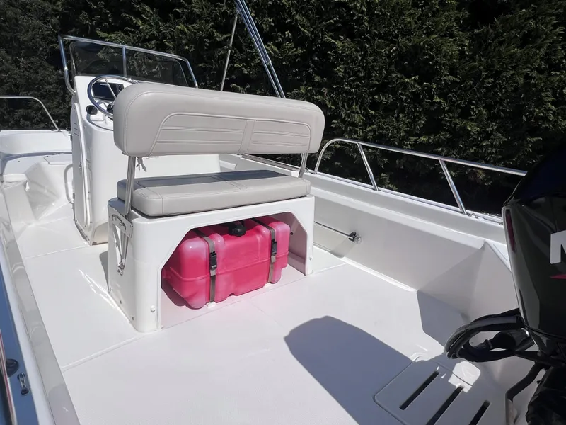 Slide: The Image of Boston Whaler 150 Montauk 2021 - 6
