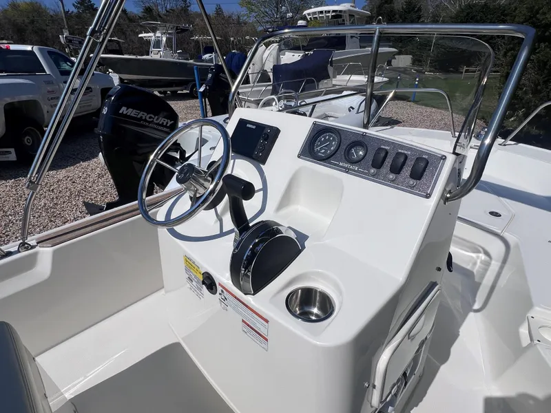 Slide: The Image of Boston Whaler 150 Montauk 2021 - 9