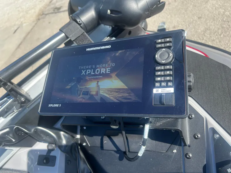 Slide: The Image of Humminbird Xplore 9 fishfinder on 2025 Skeeter ZXR20 boat dashboard. - 6