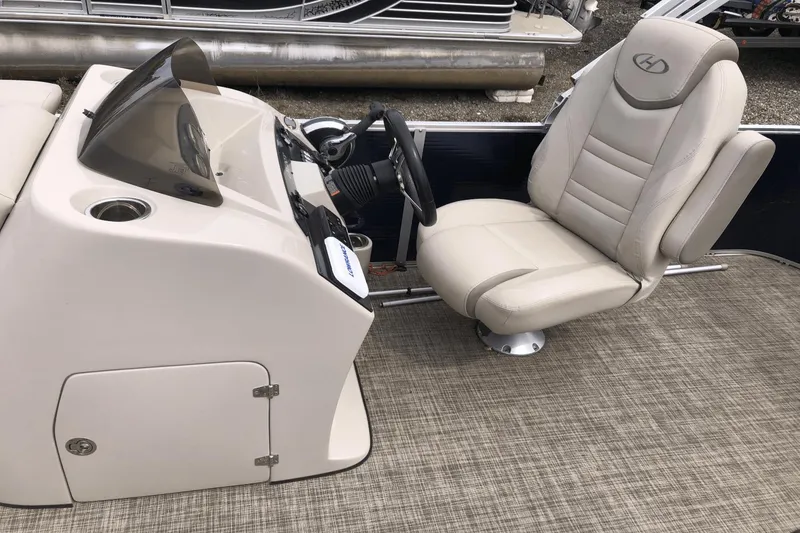 Slide: The Image of Harris 210CX CS 2019 - 17