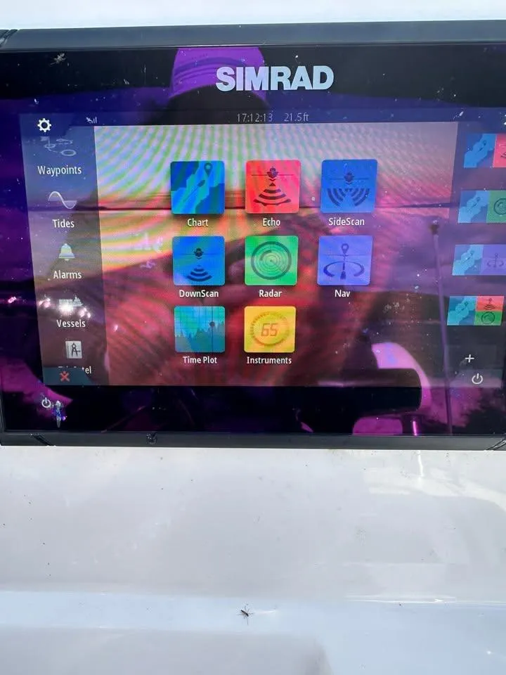 Slide: The Image of Simrad marine display on 2020 Yamaha Boats Robalo, showing navigation and sonar options. - 14