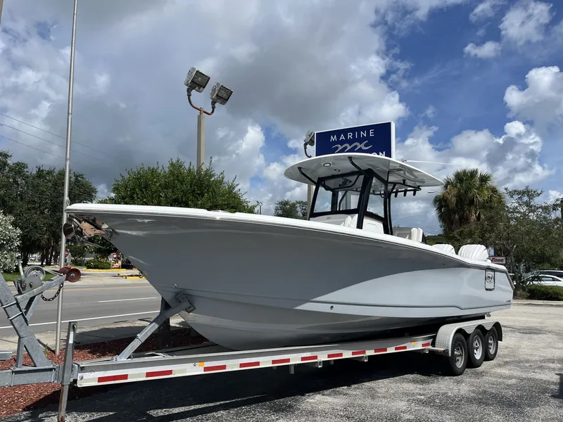 Slide: The Image of Sea Hunt Ultra 305 SE 2025 - 2