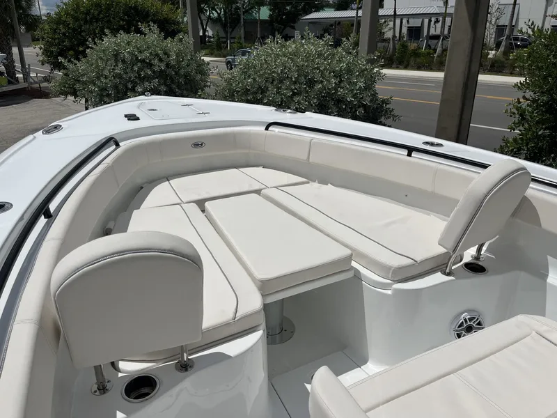 Slide: The Image of Sea Hunt Ultra 305 SE 2025 - 20