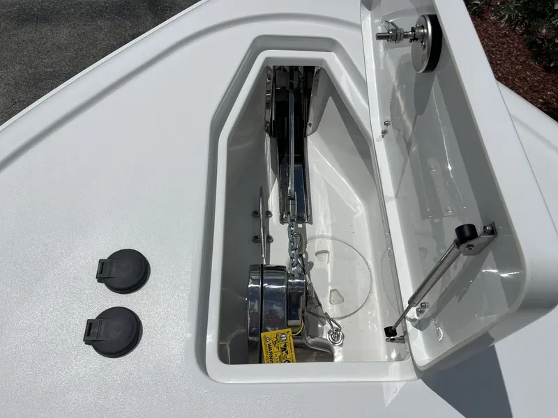 Slide: The Image of Sea Hunt Ultra 305 SE 2025 - 22