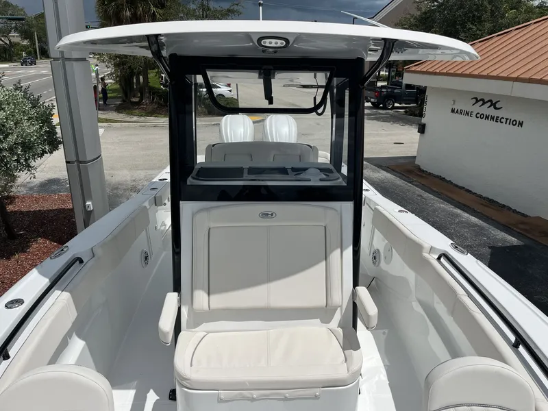 Slide: The Image of Sea Hunt Ultra 305 SE 2025 - 23