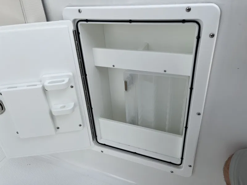 Slide: The Image of Sea Hunt Ultra 305 SE 2025 - 26