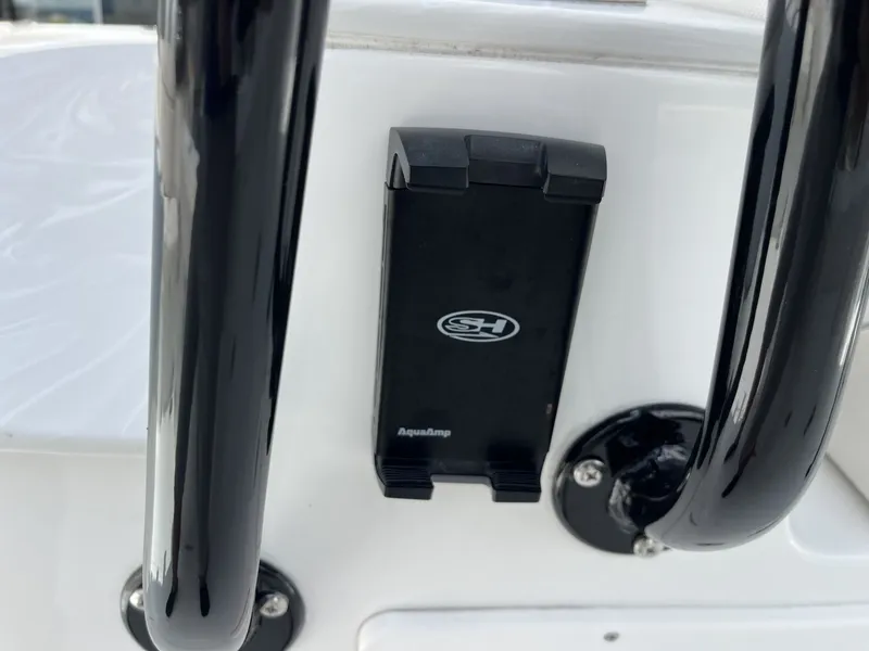 Slide: The Image of Sea Hunt Ultra 305 SE 2025 - 27