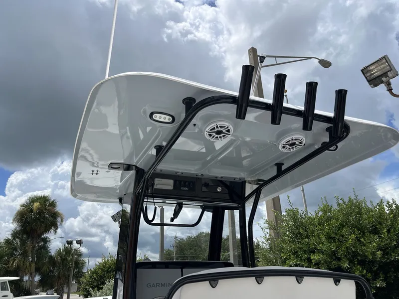 Slide: The Image of Sea Hunt Ultra 305 SE 2025 - 33