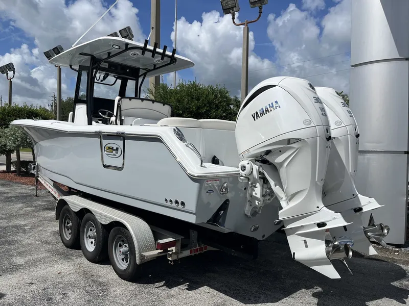 Slide: The Image of Sea Hunt Ultra 305 SE 2025 - 4