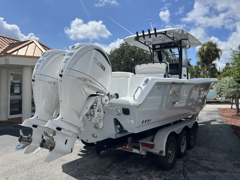 Slide: The Image of Sea Hunt Ultra 305 SE 2025 - 6