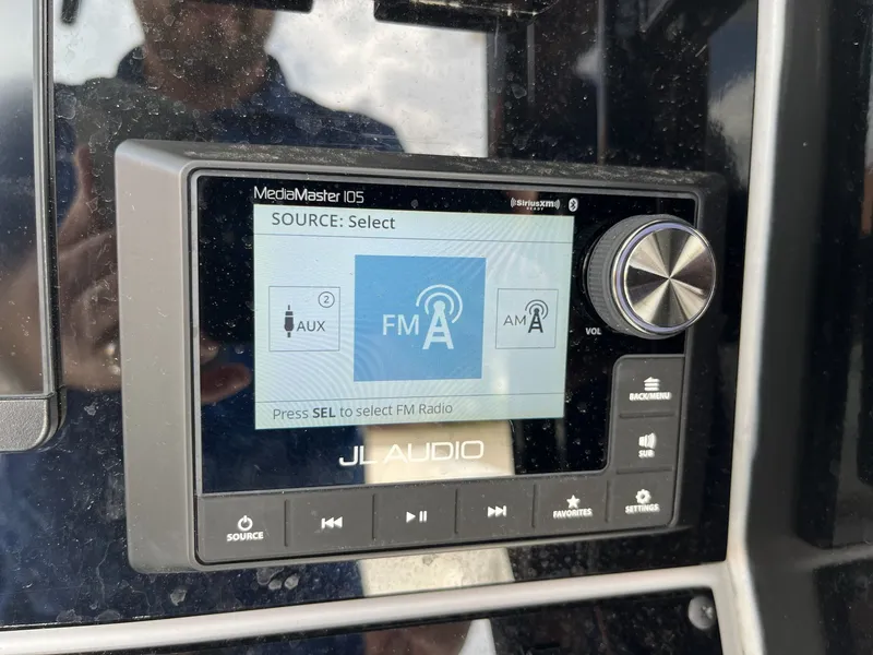 Slide: The Image of Sea Hunt Ultra 305 SE 2025 - 14