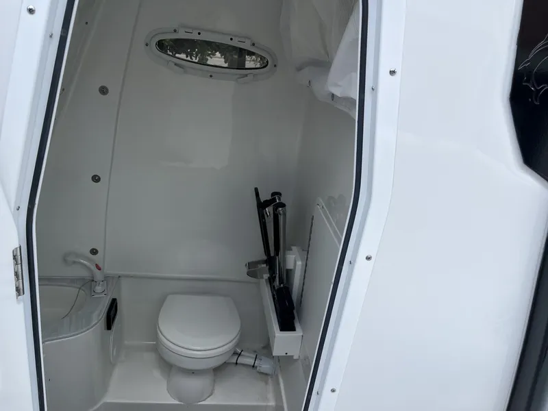 Slide: The Image of Sea Hunt Ultra 305 SE 2025 - 18