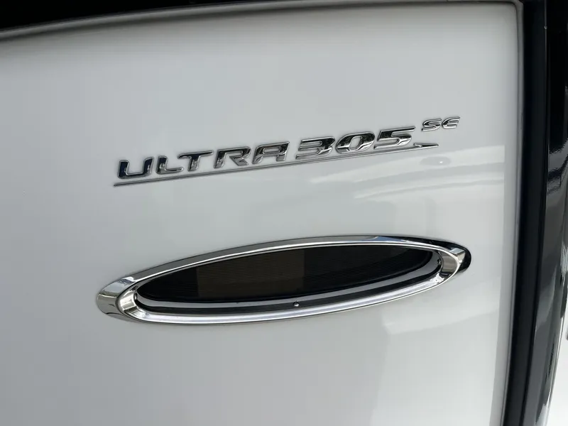 Slide: The Image of Sea Hunt Ultra 305 SE 2025 - 24