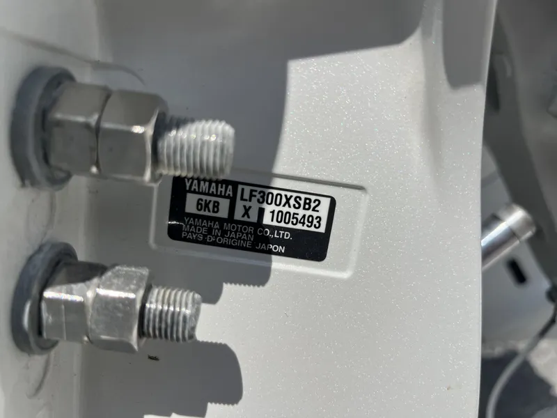 Slide: The Image of Sea Hunt Ultra 305 SE 2025 - 8