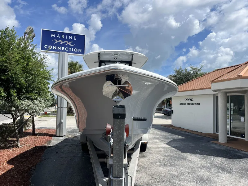 Slide: The Image of Sea Hunt Ultra 305 SE 2025 - 3