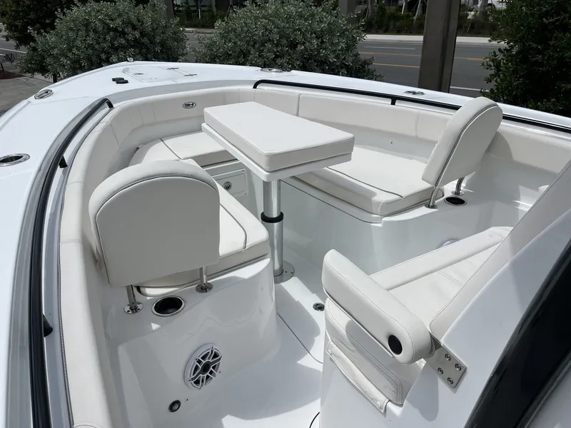 Slide: The Image of Sea Hunt Ultra 305 SE 2025 - 19