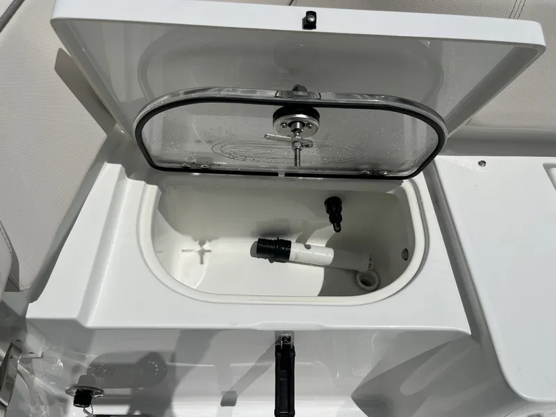 Slide: The Image of Sea Hunt Ultra 305 SE 2025 - 34