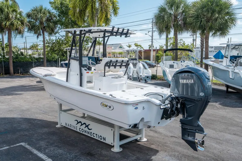 Slide: The Image of 2025 Sea Hunt BX 22 BR boat with Yamaha engine displayed outdoors. - 4