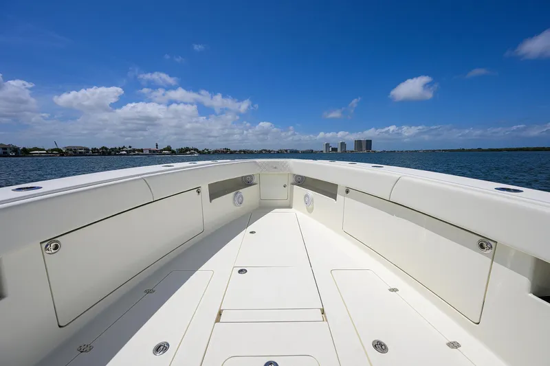 Slide: The Image of Sea Vee 39 PENELOPE - Bow - 16
